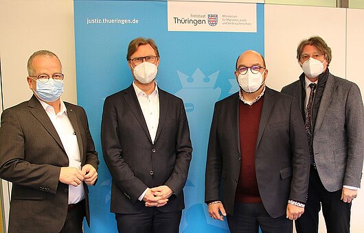 Justizminister Dirk Adams trifft sich mit Vertretern der Rechtsanwaltskammer Thüringen.