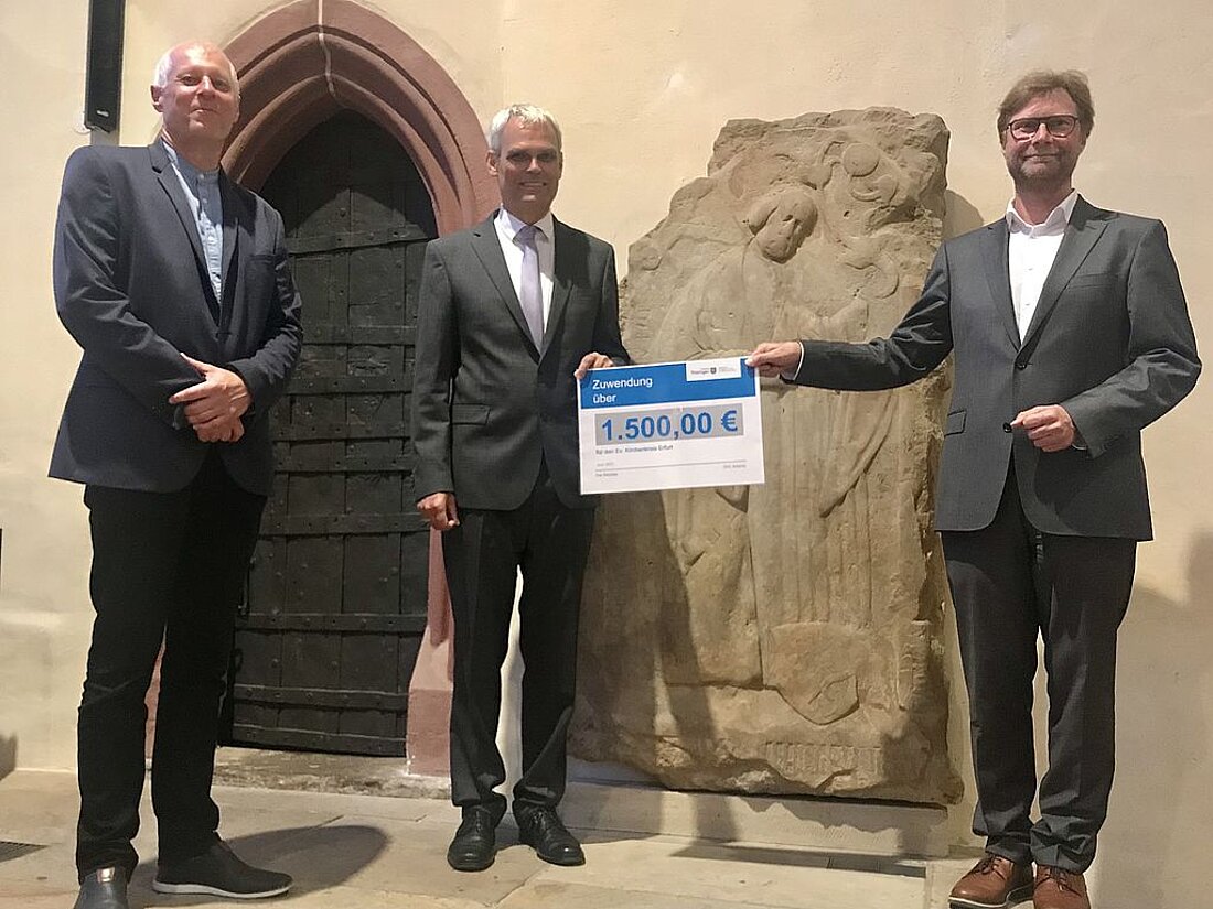 Lottomittel Ev. Kirchgemeinde Erfurt Minister Dirk Adams übergibt einen Lottomittelbescheid an die Evangelische Kirchgemeine Erfurt.
