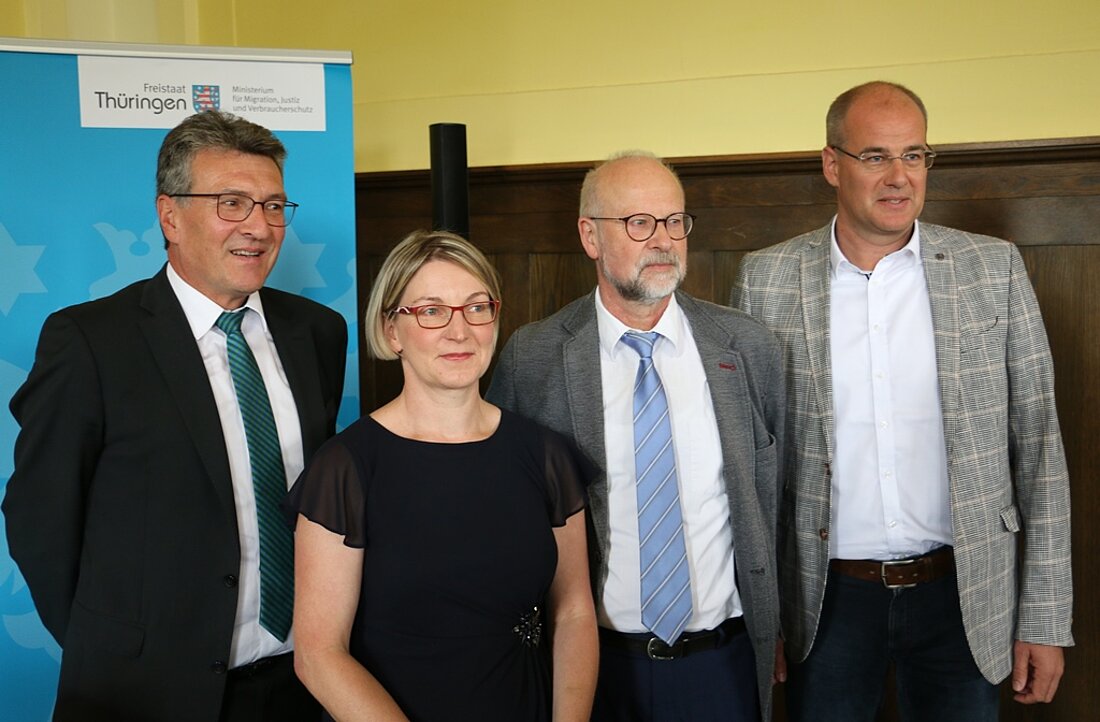 Minister Lauinger mit Direktorin des SG Nordhausen und dem scheidenden Direktors a.D. Fuchs sowie Landrat Jendricke zum feierlichen Akt