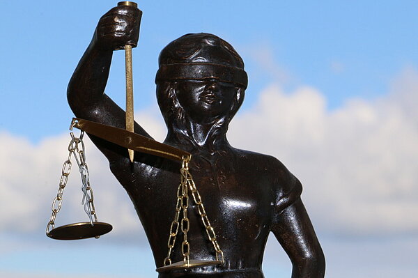 zu den Gerichten, Staatsanwaltschaften und Justizvollzugsanstalten