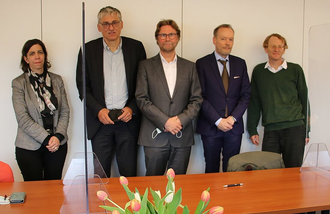 Justizminister Dirk Adams und der Vorstand des Thüringer Richterbundes nach dem Gespräch im TMMJV.