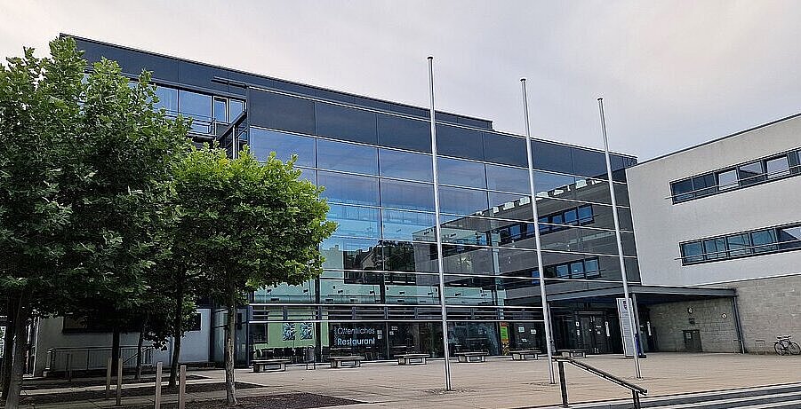 Vorderansicht des Justizzentrums Erfurt, Foto: Jana Bauss, LSG