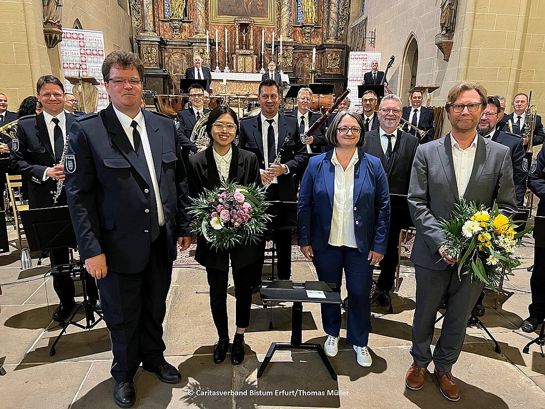 Minister Dirk Adams und das Polizeiorchester in der St. Severi Kirche in Erfurt.