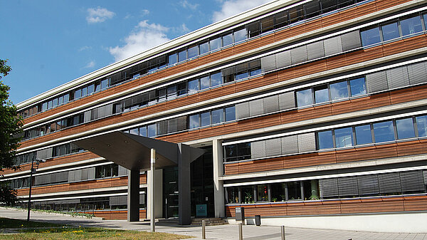 zu Kontakt und Anfahrt