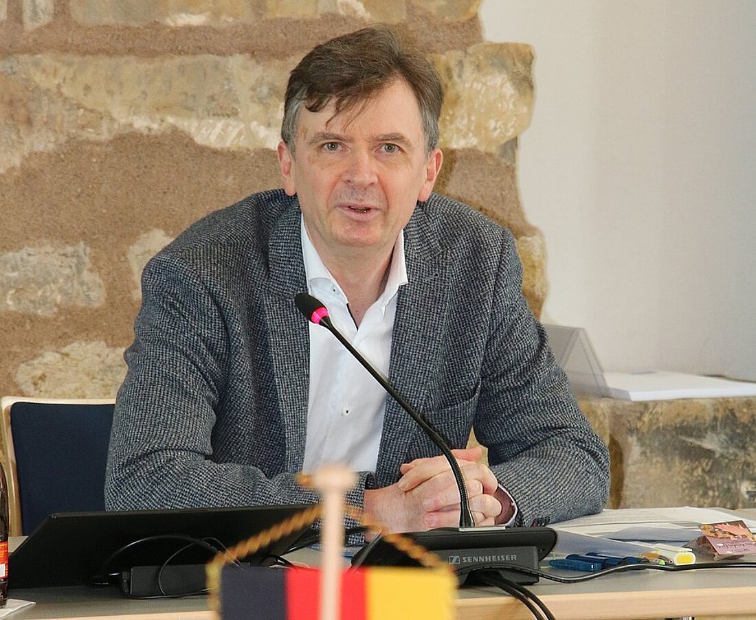 Staatssekretär Sebastian von Ammon begrüßt die Teilnehmer/innen bei der Sitzung der Länderarbeitsgemeinschaft Verbraucherschutz.