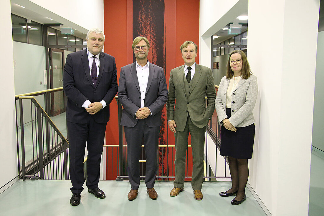 Botschafter Streimann, Minister Dirk Adams, Honorarkonsul Aretz und 1. Sekretärin Bonde im Ministerium