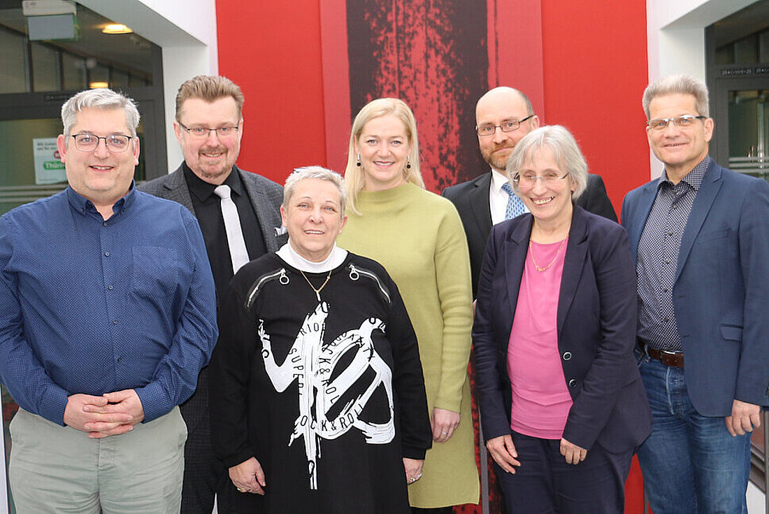 Justizministerin Beate Meißner sowie Staatssekretär Christian Klein mit Vertreterinnen und Vertretern des Hauptpersonalrates, des Richterrates und des Staatsanwaltsrates