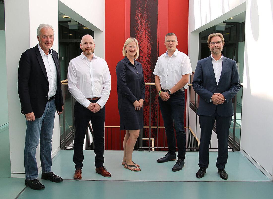 Justizminister Dirk Adams mit der Vorsitzenden der GdP Thüringen Mandy Koch, dem Vorsitzenden der Kreisgruppe Justiz Christian Born und dem Vorsitzenden des Hauptpersonalrats Justizvollzug Dirk Trautmann.